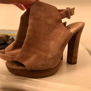 Vince Camuto Suede Camel Heels Size 7.5